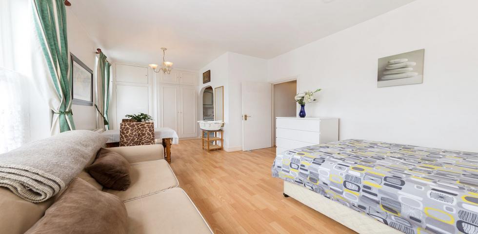 Stunning Apartment Fawley Road , West Hampstead